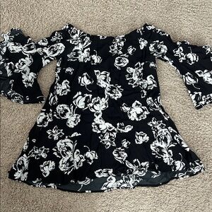 Olivaceous Black and White Floral Top